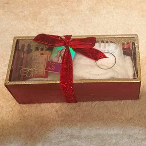 NWT ~ Paris Hilton 2 Piece Moisturizing Foot Spa Set